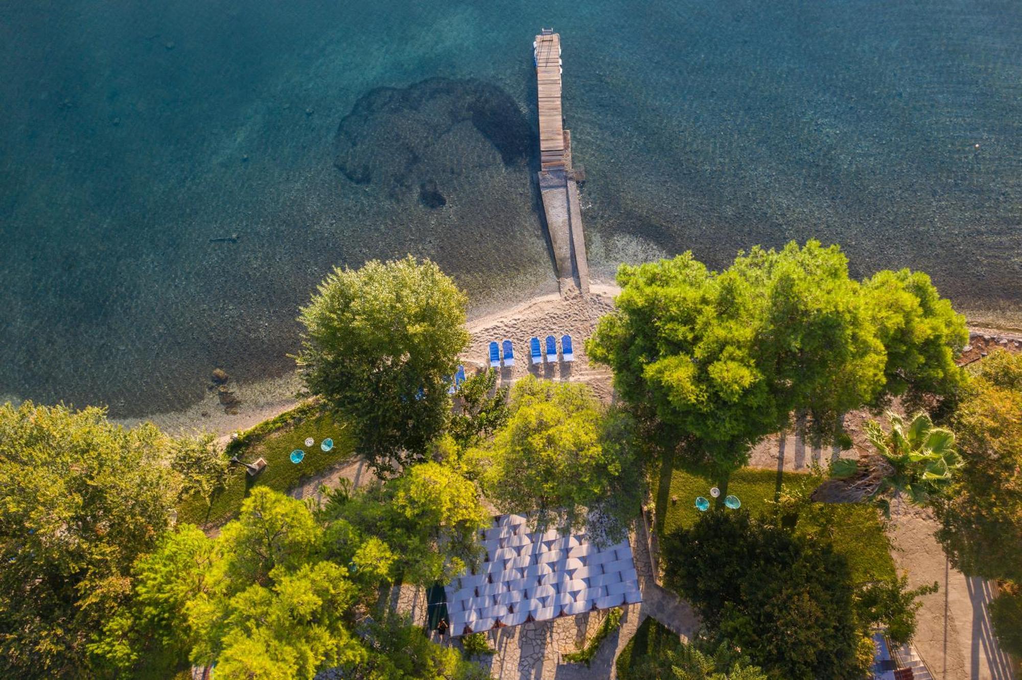 Flisvos Seaside Apartahotel 3*