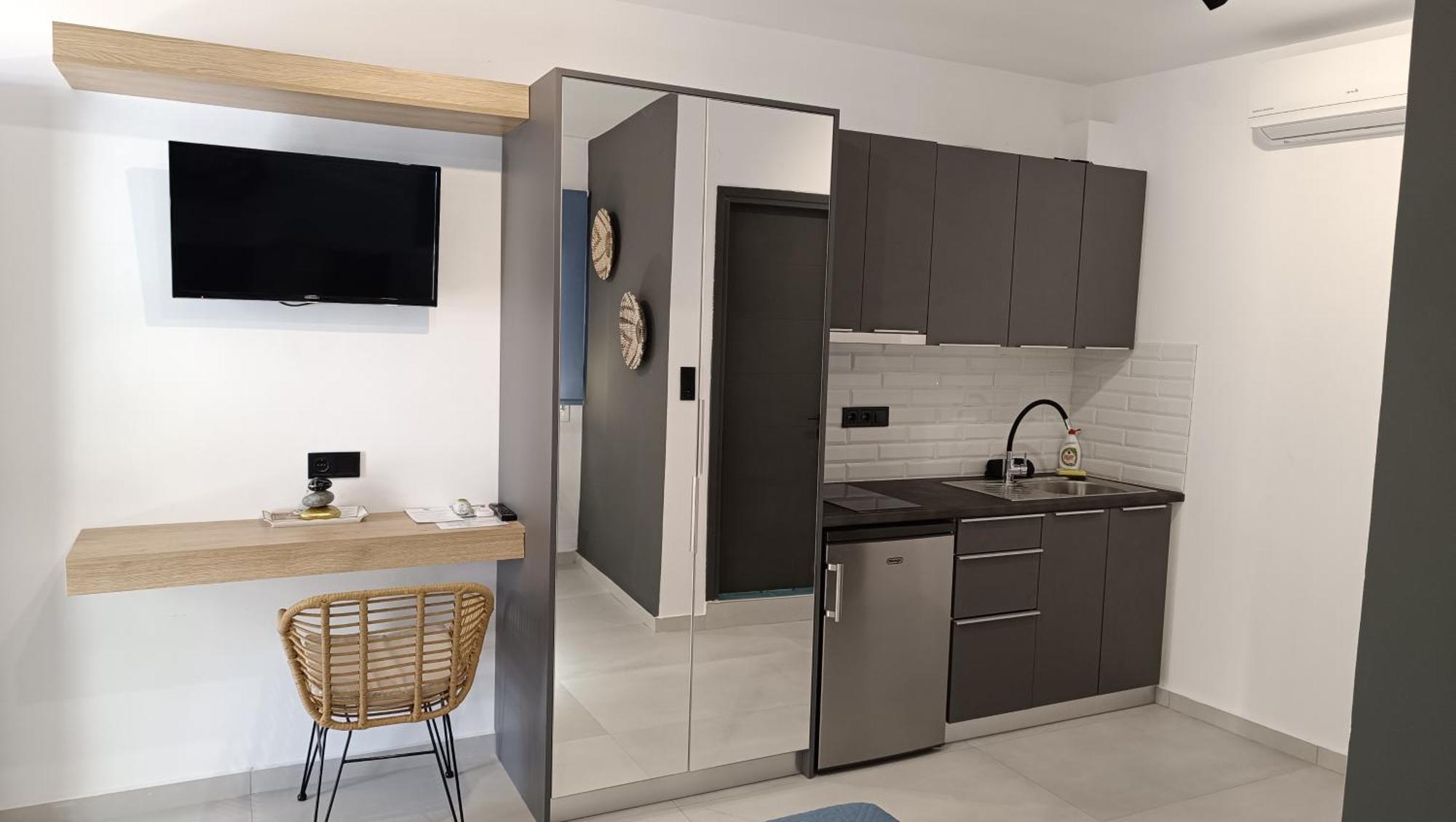 Flisvos Seaside Apartments 3*